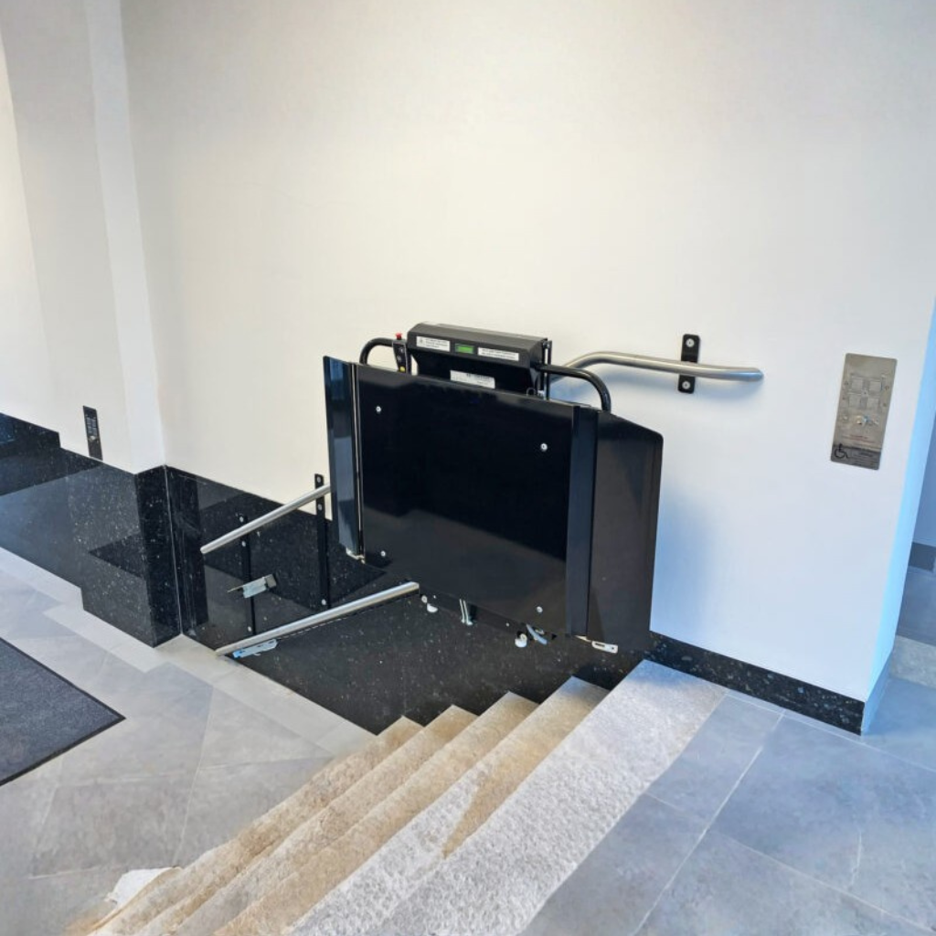 Platform Stairlift Delta 9