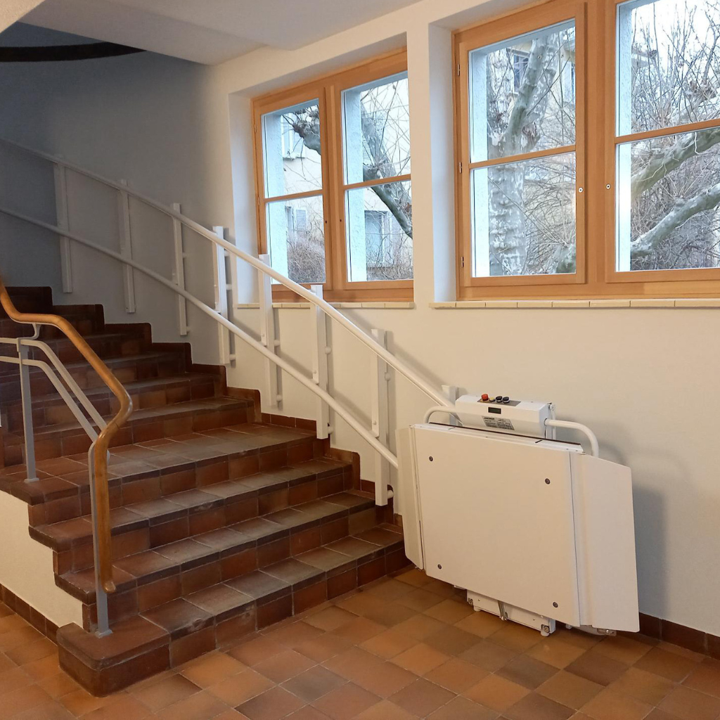 Platform Stairlift OMEGA 2