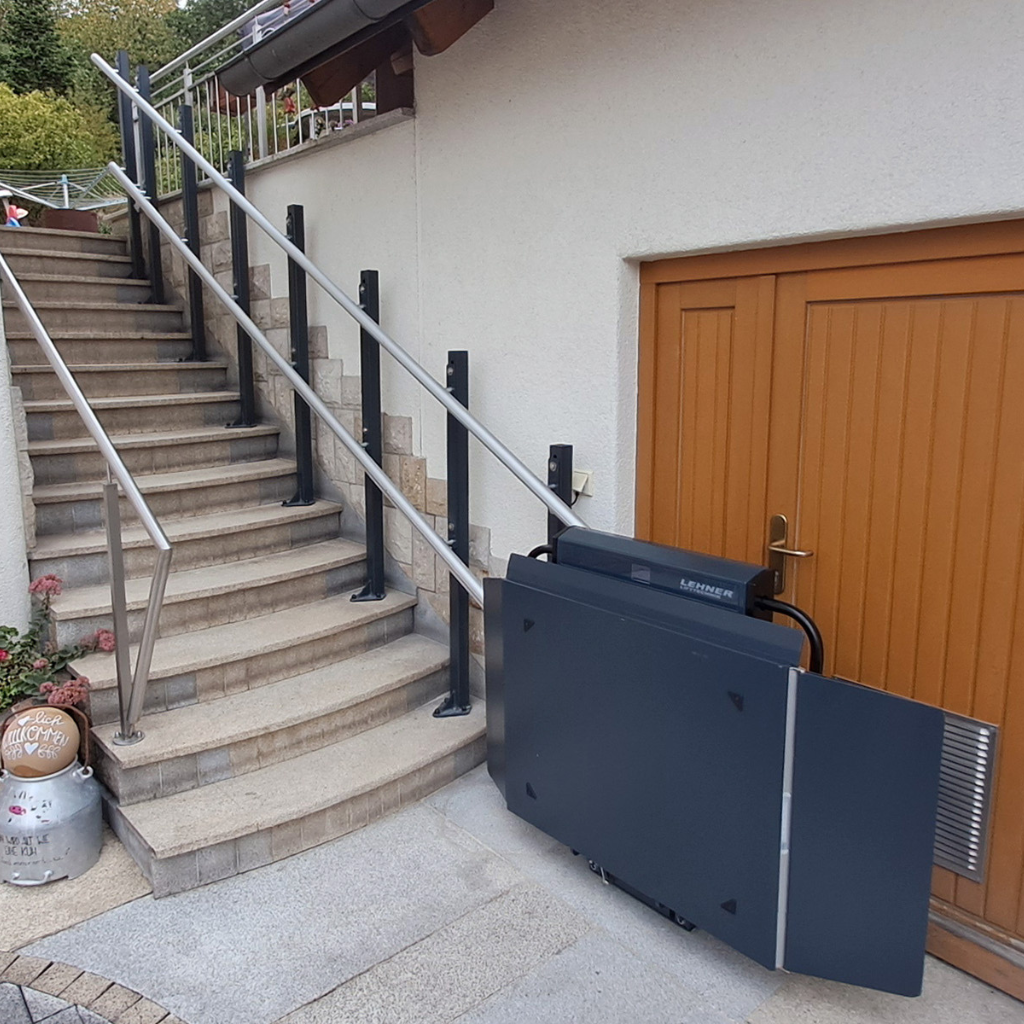 Platform Stairlift Stratos NGA 1