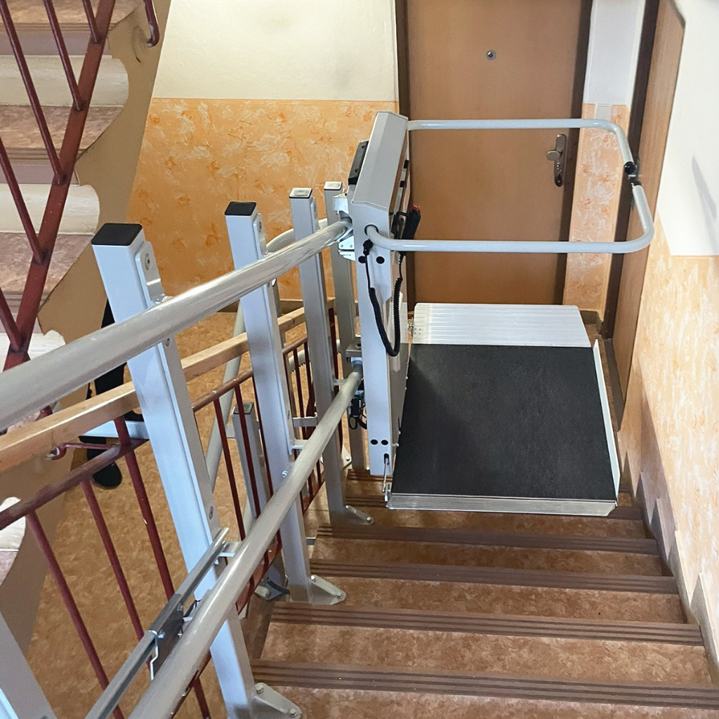 Platform Stairlift Stratos NGA 9